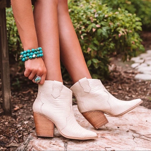 NWT Chinese Laundry Bonnie Bootie - Picture 2 of 6